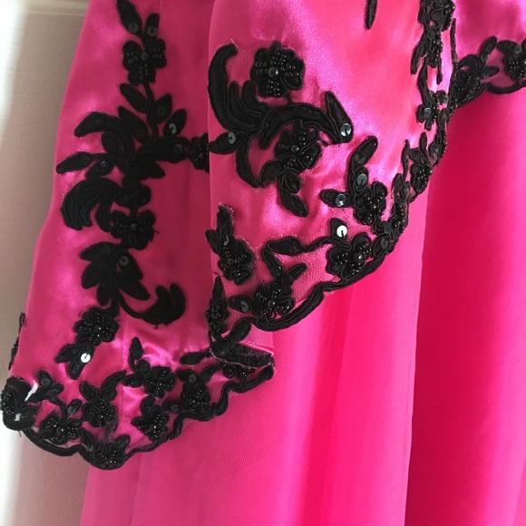 Appliqué Hot Pink Mermaid Gown, Sz 4 - Picture 5 of 16